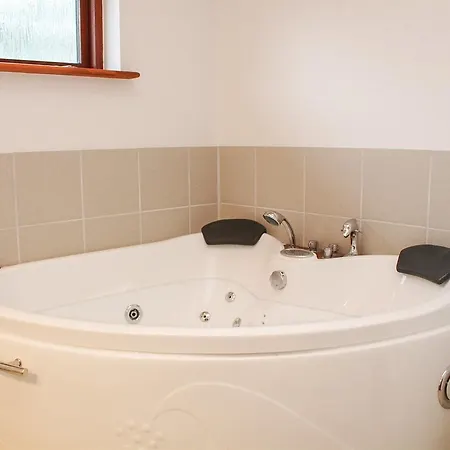 Holiday home Four-bedroom Holiday In Hals